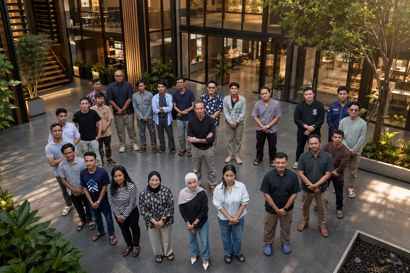 The full Doodex team of Odoo developers and consultants in the studio courtyard